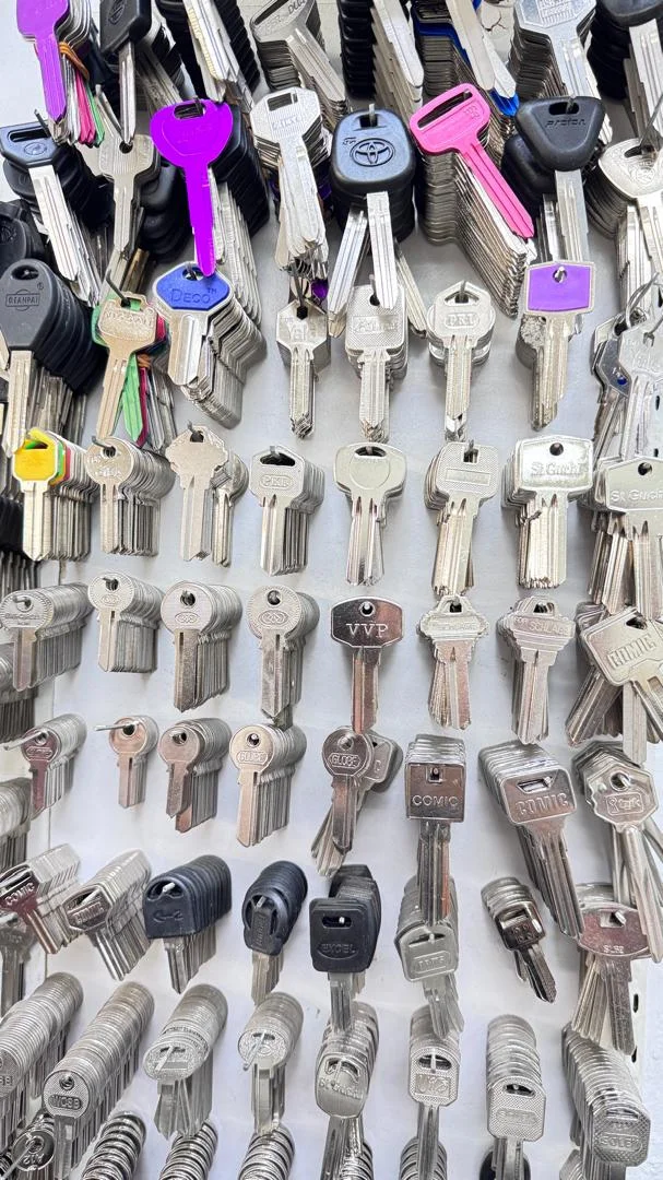 Smart key remote fob programming for car lockouts and replacements