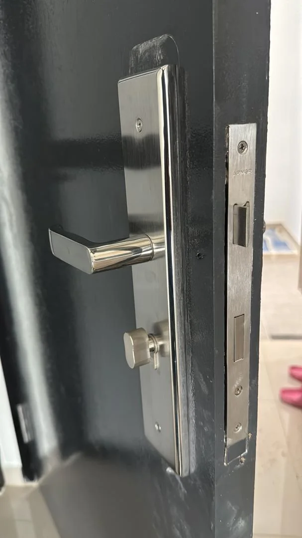 Unlocking locked commercial office door cleanly